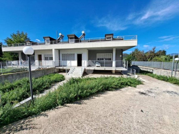 casa indipendente in vendita a Baronissi in zona Orignano