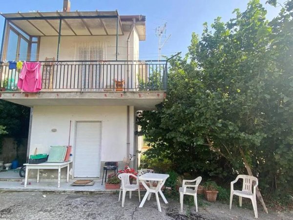 casa indipendente in vendita a Baronissi in zona Caprecano
