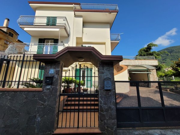 casa indipendente in vendita a Baronissi