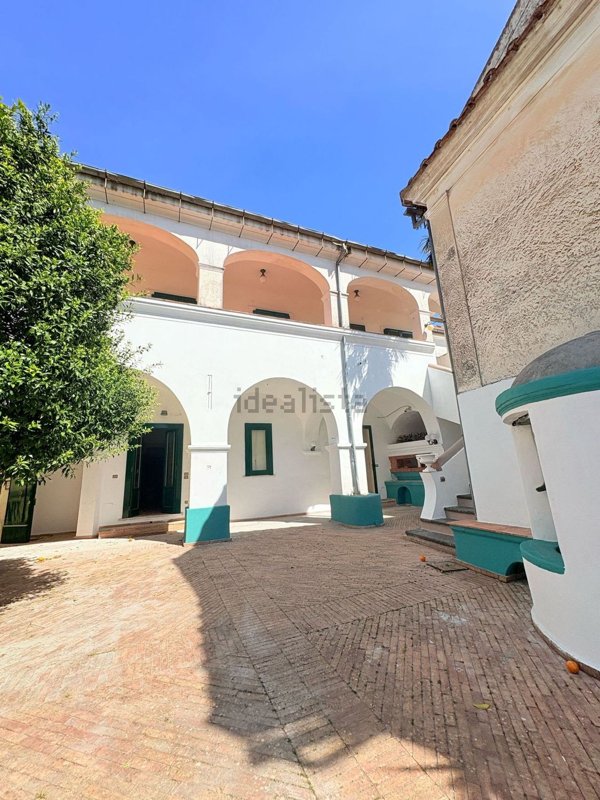 casa indipendente in vendita a Baronissi in zona Saragnano