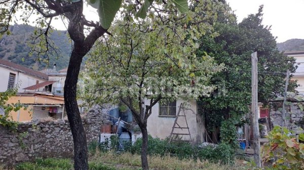 casa indipendente in vendita a Baronissi in zona Saragnano