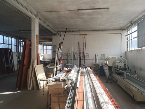 locale commerciale in vendita a Baronissi in zona Saragnano