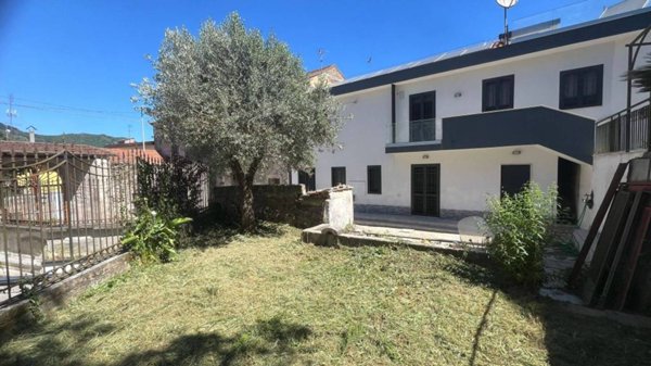 casa indipendente in vendita a Baronissi in zona Antessano