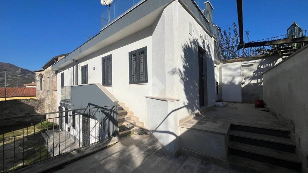 casa indipendente in vendita a Baronissi in zona Antessano