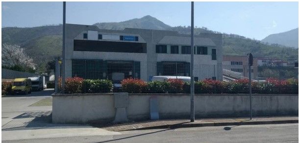 locale commerciale in vendita a Baronissi