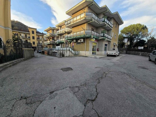 locale di sgombero in vendita a Baronissi