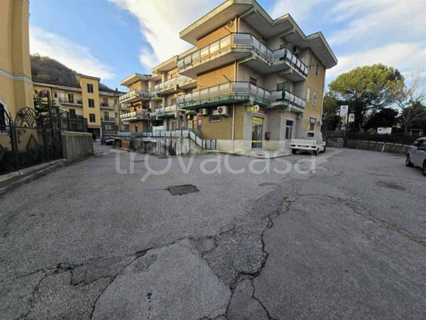 locale di sgombero in vendita a Baronissi in zona Antessano