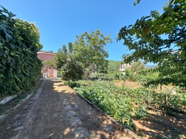 casa semindipendente in vendita a Baronissi in zona Fusara
