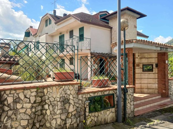 casa indipendente in vendita a Baronissi in zona Antessano