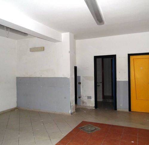 negozio in vendita a Baronissi in zona Antessano