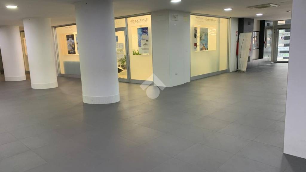 negozio in vendita a Baronissi