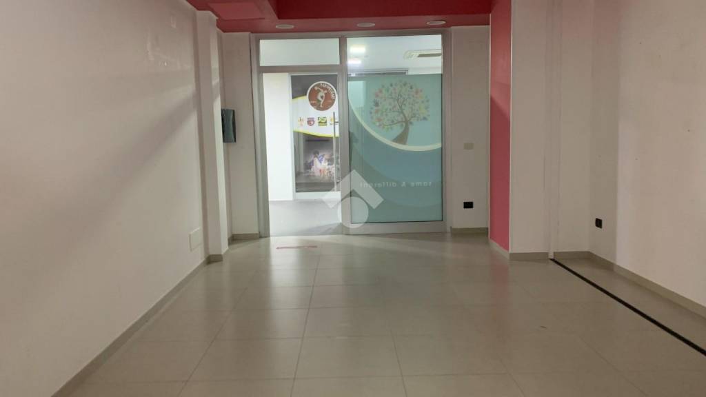 negozio in vendita a Baronissi