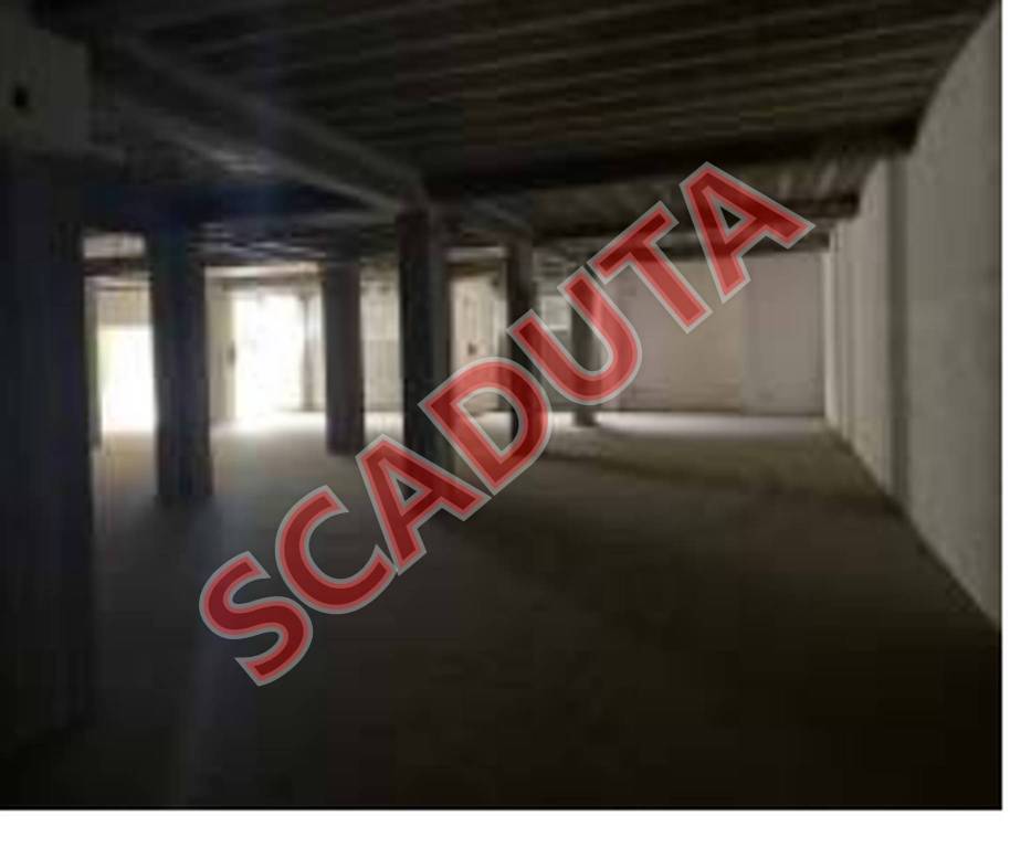 locale commerciale in vendita a Baronissi
