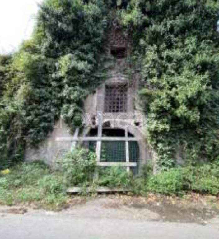 locale commerciale in vendita a Baronissi