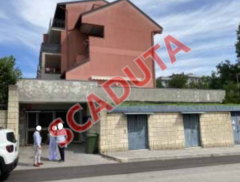 locale commerciale in vendita a Baronissi