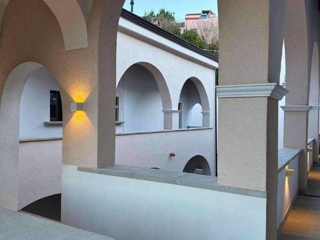 intera palazzina in vendita a Baronissi in zona Antessano