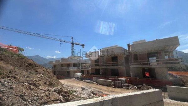 casa indipendente in vendita a Baronissi in zona Saragnano