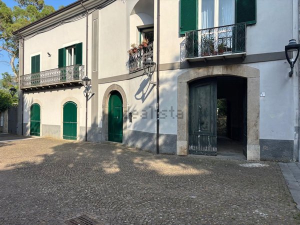 casa indipendente in vendita a Baronissi in zona Saragnano