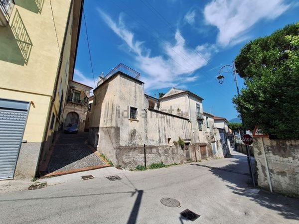 casa indipendente in vendita a Baronissi in zona Saragnano