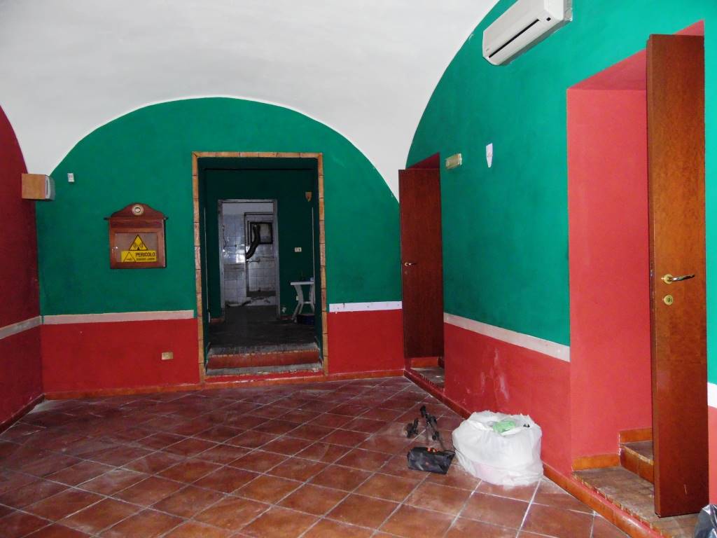 locale commerciale in vendita a Baronissi