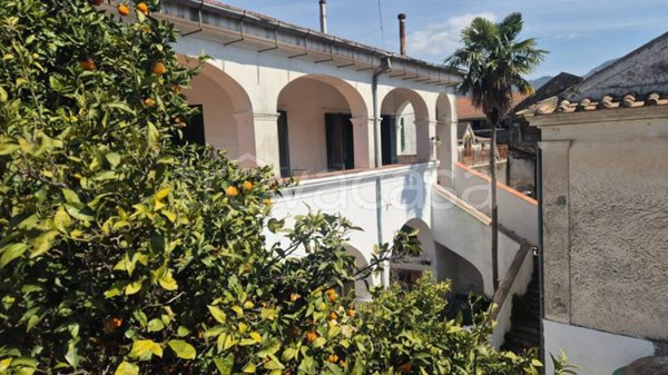 casa indipendente in vendita a Baronissi