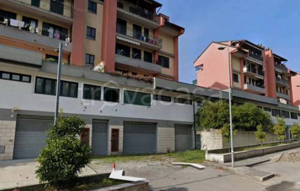 locale commerciale in vendita a Baronissi in zona Antessano