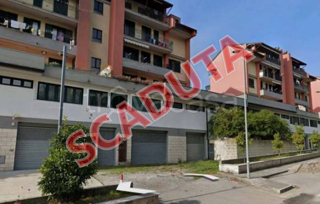 locale commerciale in vendita a Baronissi