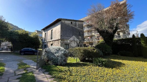 casa indipendente in vendita a Baronissi