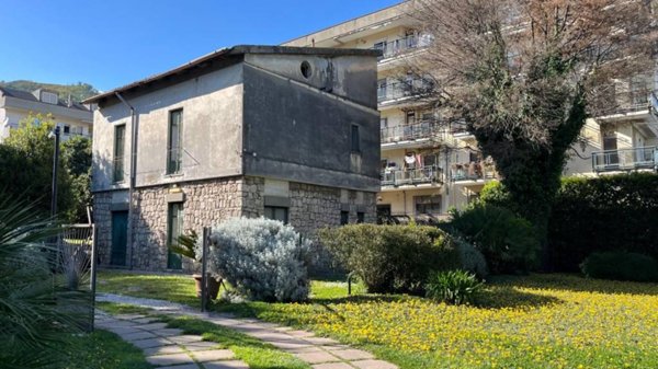 casa indipendente in vendita a Baronissi