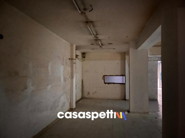 locale di sgombero in vendita a Baronissi in zona Antessano