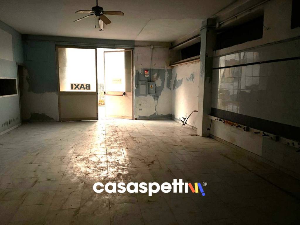 locale commerciale in vendita a Baronissi in zona Antessano