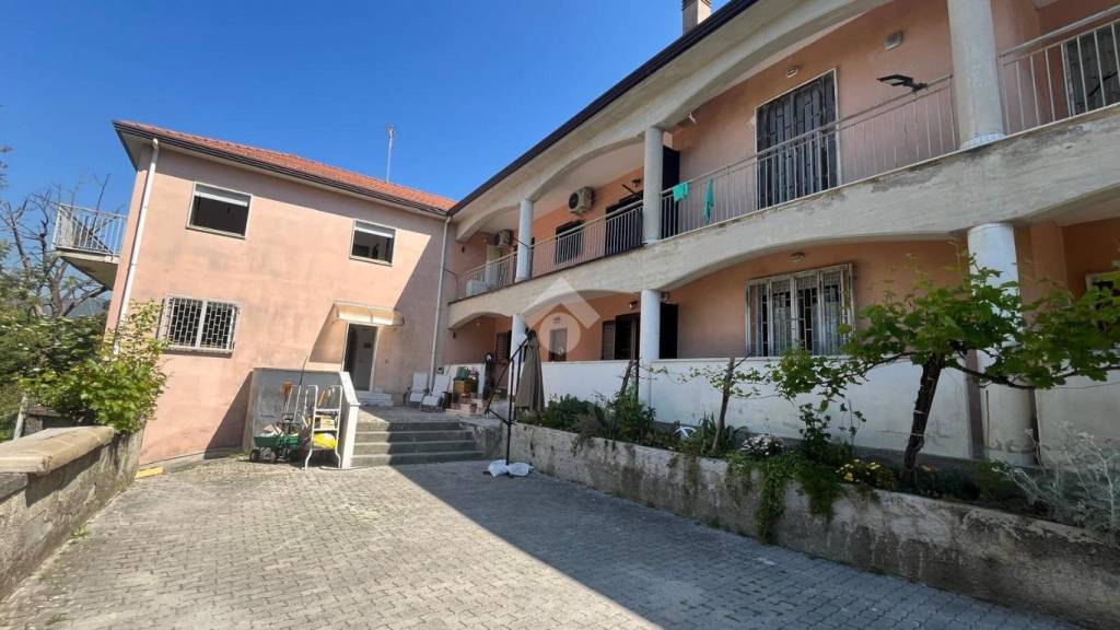 casa indipendente in vendita a Baronissi in zona Antessano