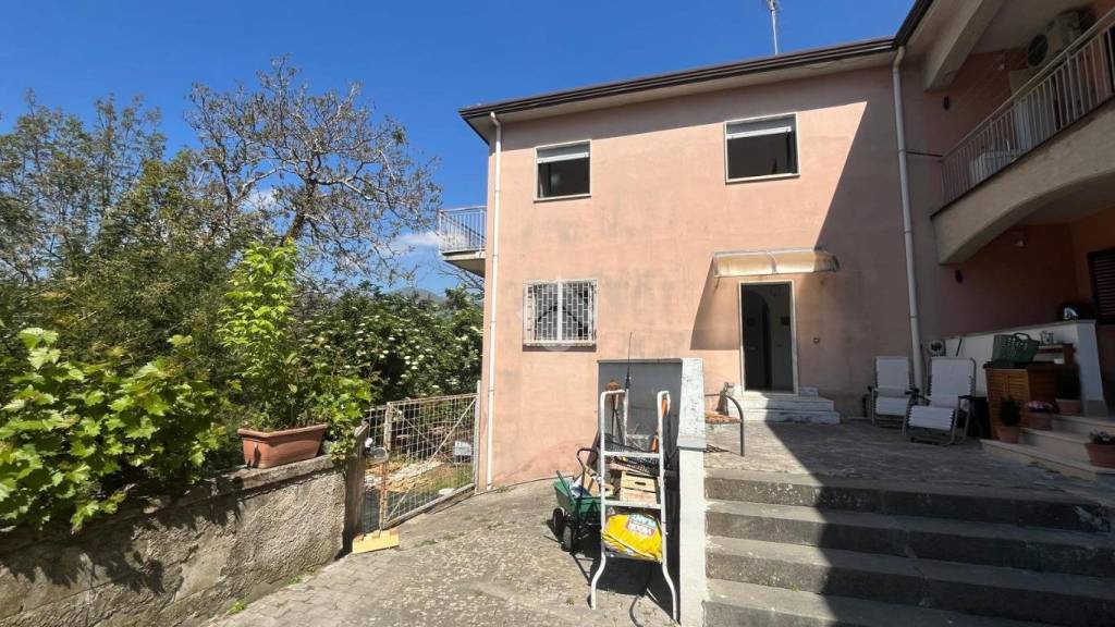 casa indipendente in vendita a Baronissi in zona Antessano