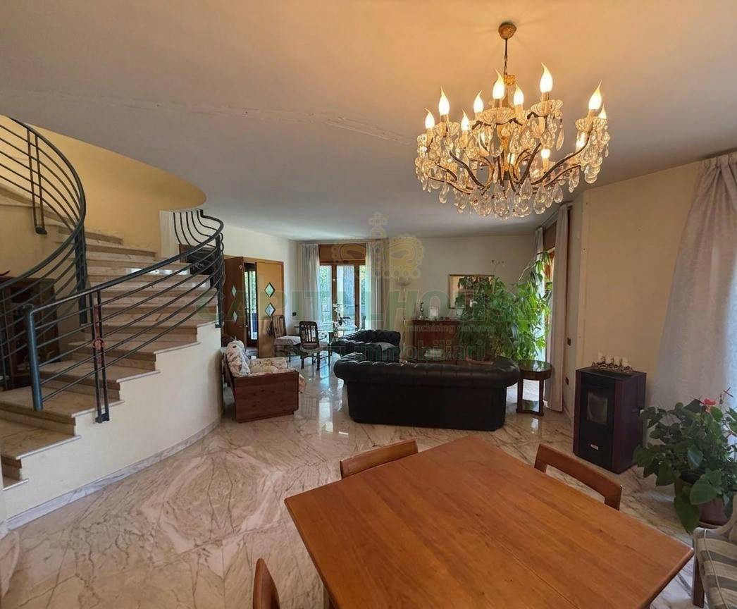 casa indipendente in vendita a Baronissi