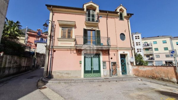 appartamento in vendita a Baronissi in zona Saragnano
