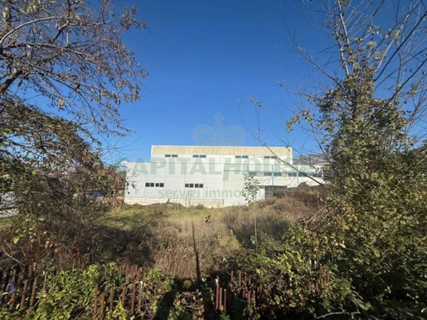 locale di sgombero in vendita a Baronissi