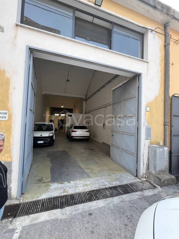 locale commerciale in vendita a Baronissi