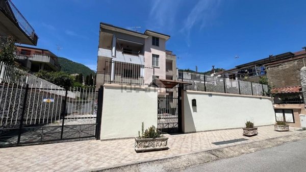 appartamento in vendita a Baronissi in zona Saragnano
