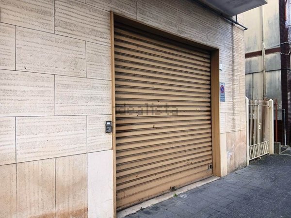 locale commerciale in vendita a Baronissi