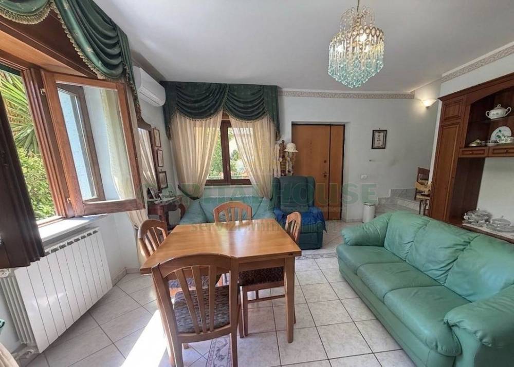 casa indipendente in vendita a Baronissi in zona Saragnano