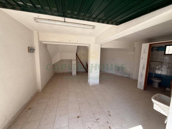 locale commerciale in vendita a Baronissi in zona Saragnano