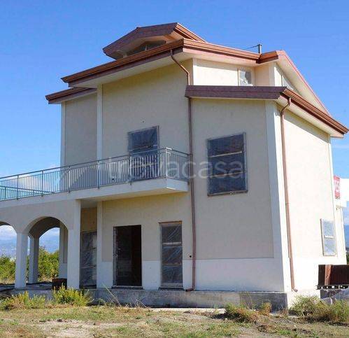 casa indipendente in vendita a Battipaglia in zona Aversana / San Luigi