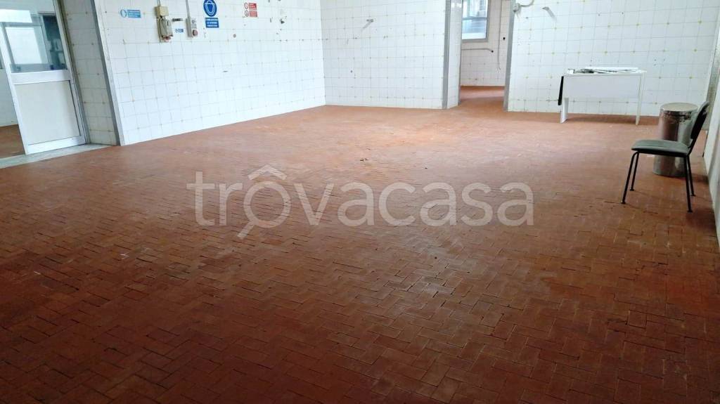 negozio in vendita a Battipaglia in zona Belvedere