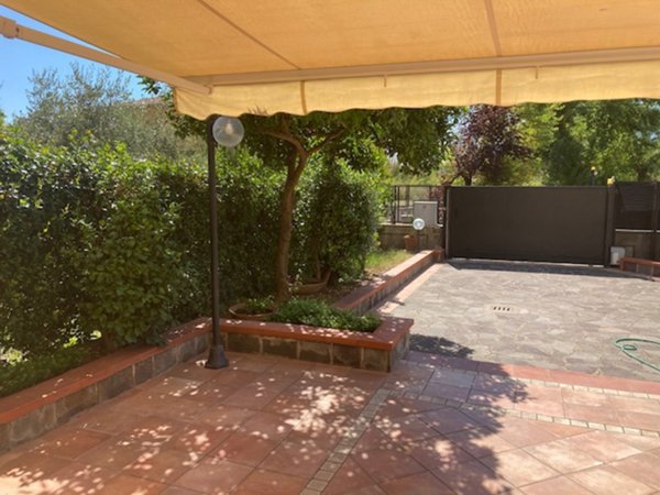 casa indipendente in vendita a Battipaglia in zona Belvedere