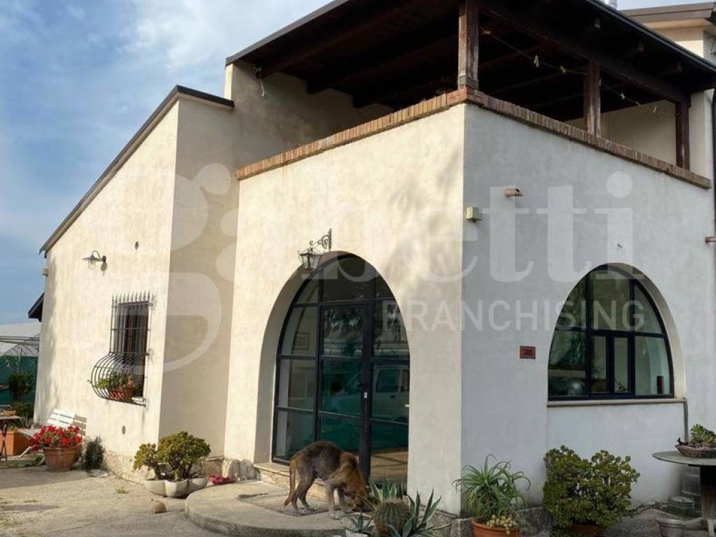 casa indipendente in vendita a Battipaglia