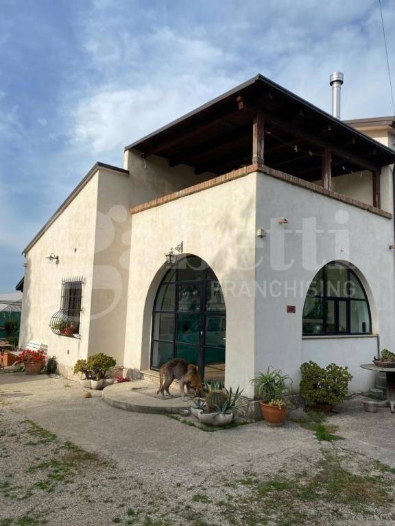 casa indipendente in vendita a Battipaglia