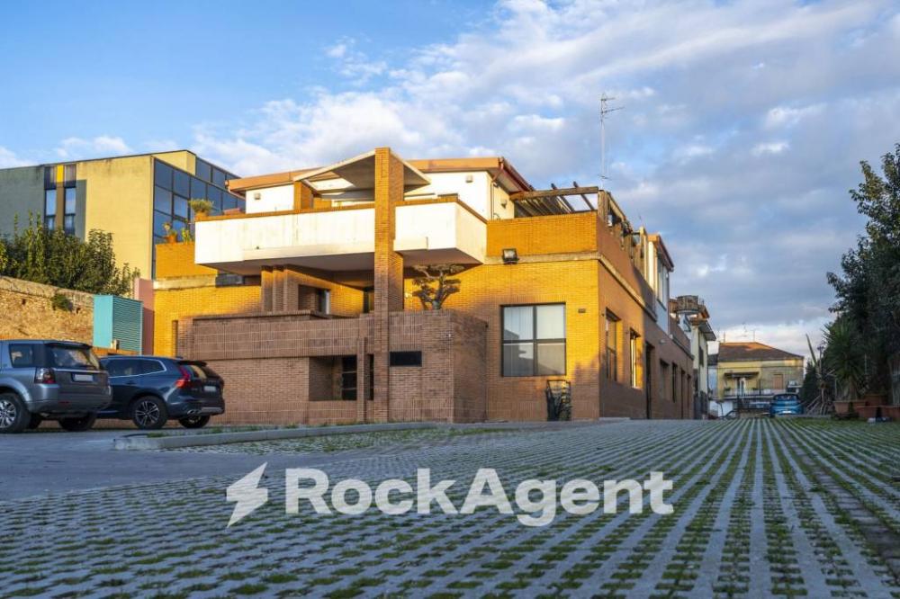 negozio in vendita a Battipaglia in zona Centro Città