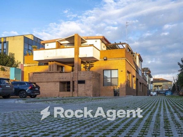 negozio in vendita a Battipaglia in zona Centro Città