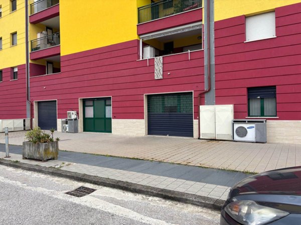 negozio in vendita a Battipaglia