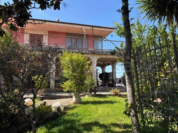 casa indipendente in vendita a Battipaglia